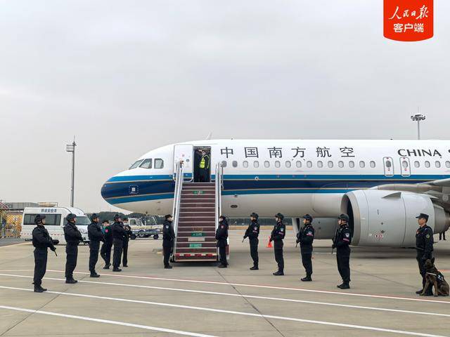 皇冠信用网是什么意思_现场视频皇冠信用网是什么意思!首批200名缅甸妙瓦底中国籍涉诈嫌犯被押解回国