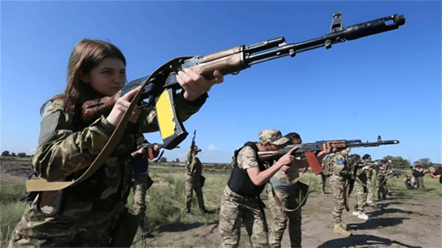 皇冠信用網代理
_眼看美欧靠不上皇冠信用網代理
，乌克兰妇女迎着枪林弹雨，深入俄军阵地厮杀