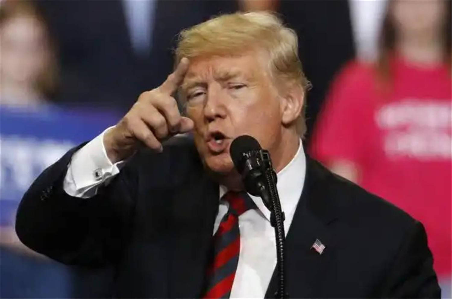 皇冠信用网会员开户
_中方偏不上谈判桌皇冠信用网会员开户
，特朗普被逼急，对华态度大变，一点办法都没有