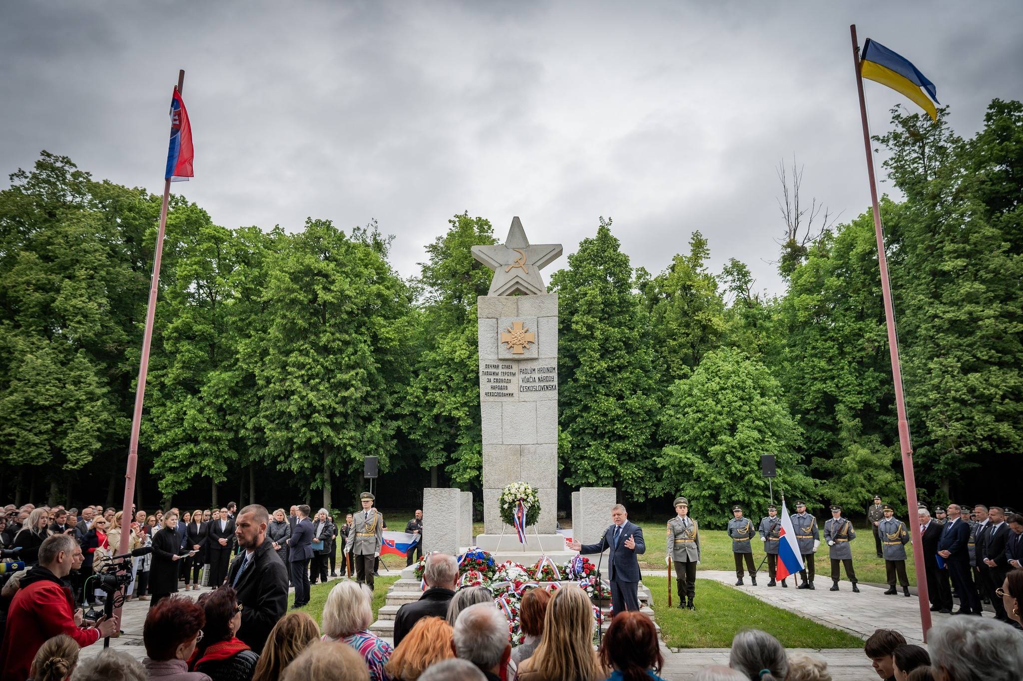 皇冠信用网注册账号
_武契奇排除万难绕道抵俄皇冠信用网注册账号
，斯洛伐克总理菲佐被爱沙尼亚“绊住”：几分钟才通知不许飞越领空