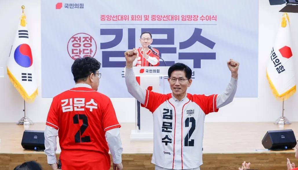 皇冠信用网会员注册网址
_李在明民调大幅领先皇冠信用网会员注册网址
，朴槿惠和文在寅接连出手，韩国大选惊现新变数！