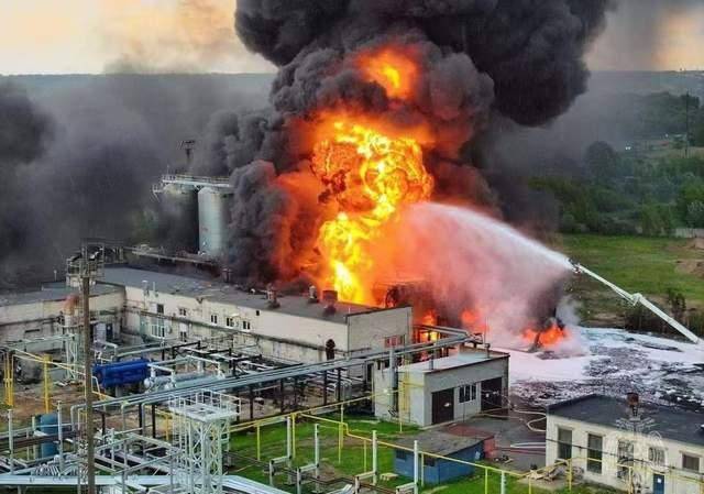 世界杯足球赛
_真炸出了蘑菇云了！俄军疯狂报复袭击世界杯足球赛
，乌军手中的牌已被全部烧光