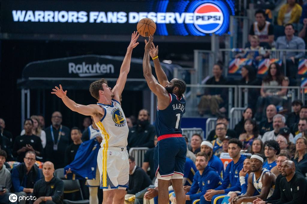 皇冠信用网注册开通
_库里19+8哈登下半场0分 勇士轻取快船两连胜