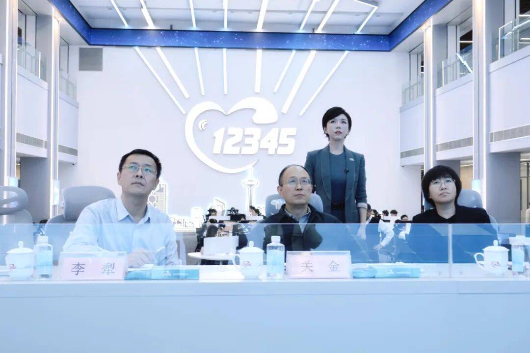 皇冠信用盘会员开户
_沈阳市教育局党组书记、局长关金赴市12345热线开展“领导干部政务热线接听日”工作