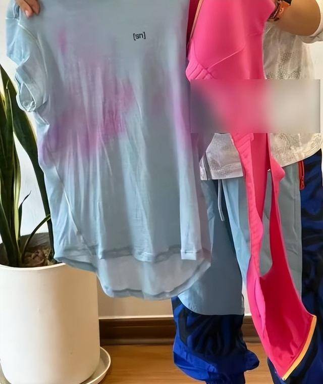 世界杯代理平台有哪些
_女子穿运动内衣跑步胸前染色世界杯代理平台有哪些
，飞比特致歉