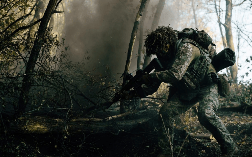 足球足球世界杯
_乌军伪装成女人突围红军城足球足球世界杯
，俄军一次俘虏200人，法械旅这次学到了精髓