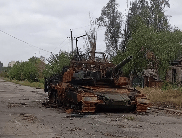 足球足球世界杯
_乌军伪装成女人突围红军城足球足球世界杯
，俄军一次俘虏200人，法械旅这次学到了精髓