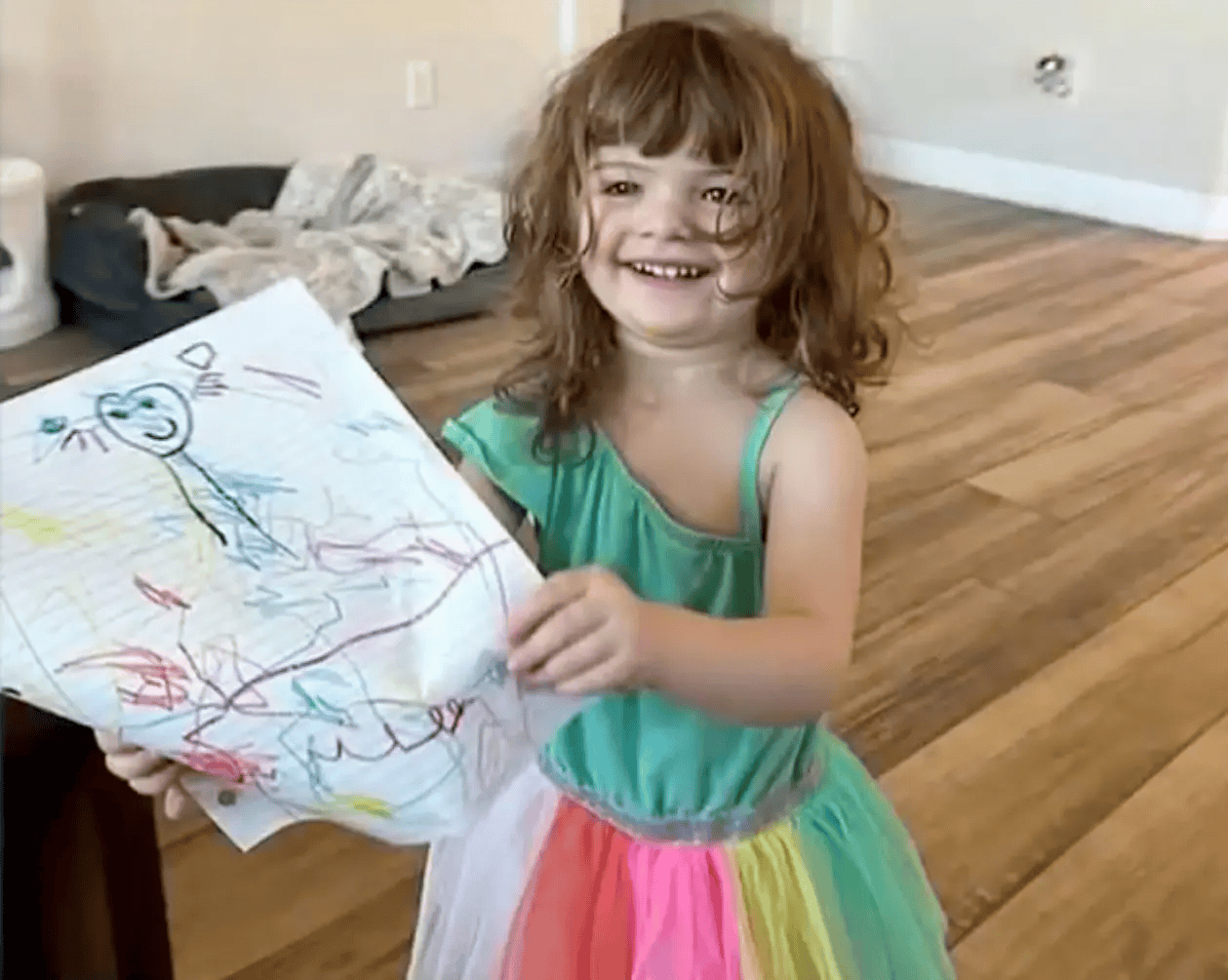 正版皇冠信用盘
_42℃高温下正版皇冠信用盘
，美国一父亲在家看片喝酒，将2岁女儿留在车内致身亡，入狱前自杀