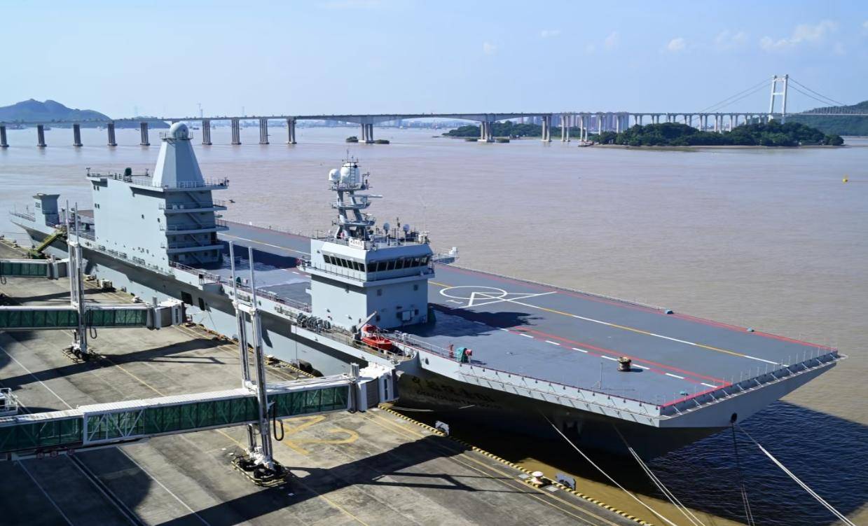 皇冠信用盘账号注册
_准备批发！中国15000吨“轻型航母”起降无人机皇冠信用盘账号注册
，美媒开始联想了