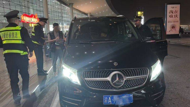 皇冠信用登1
_4分钟精准拦截皇冠信用登1
！男子用豪华商务车从事非法营运落网