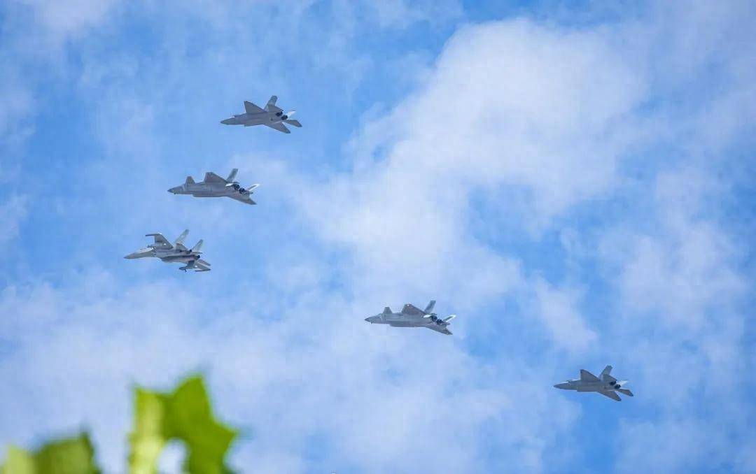 皇冠信用网哪里申请
_福建舰入列后皇冠信用网哪里申请
,世界最强踹门小队也来了:打头的不是歼-20和歼-35