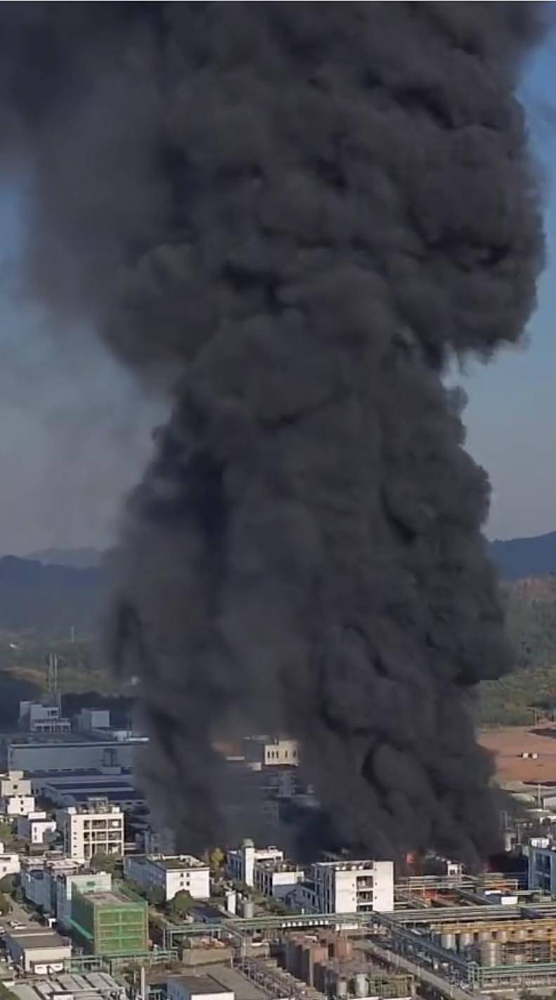 皇冠信用盘出租
_黄山市一化工园区工厂失火皇冠信用盘出租
，现场浓烟滚滚并伴随有爆炸声，当地紧急救援