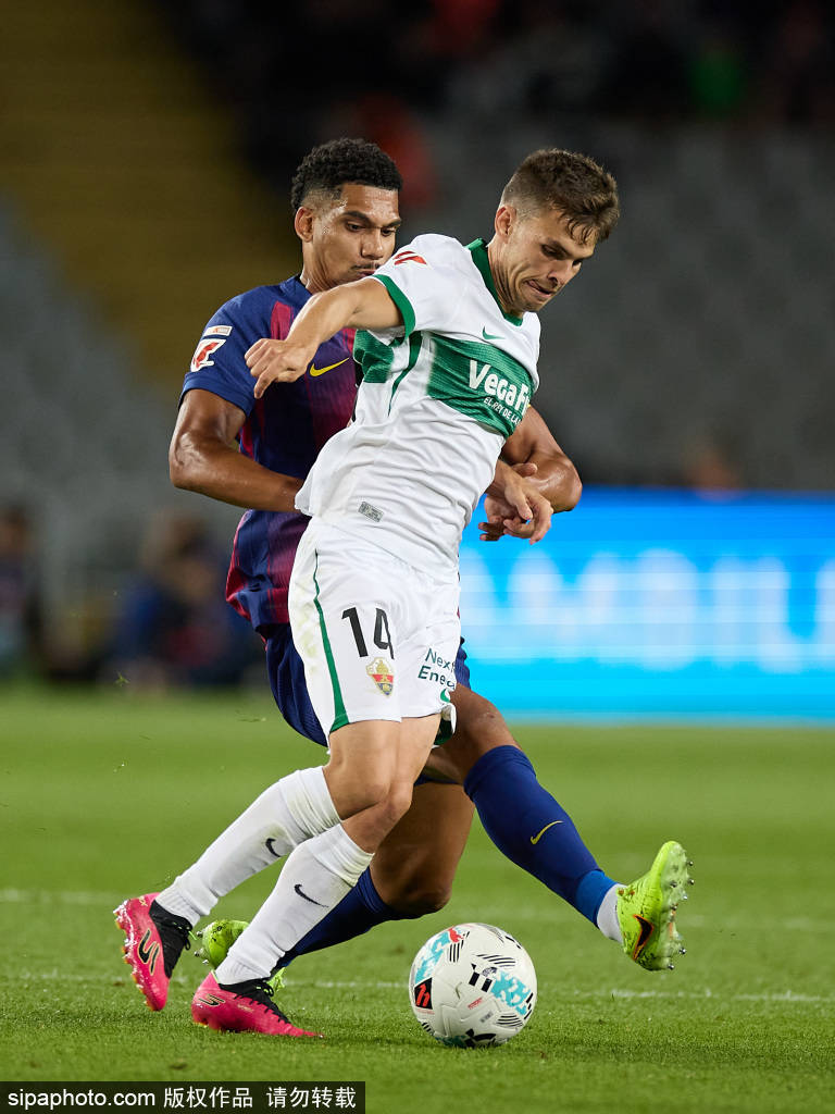 纽约尼克斯 vs 夏洛特黄蜂
_巴塞罗那逆转马德里竞技！奥尔莫关键进球助阵纽约尼克斯 vs 夏洛特黄蜂
，西甲巅峰对决掀热潮