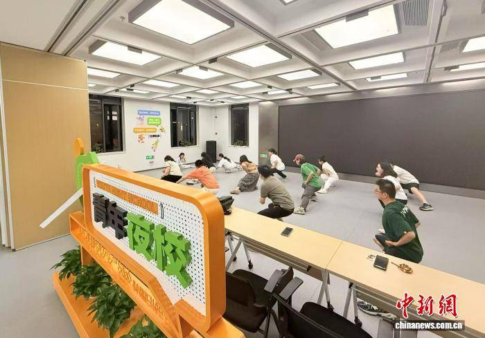 亚特兰大老鹰 vs 洛杉矶快船
_年均引进3万大学生亚特兰大老鹰 vs 洛杉矶快船
，浙江最年轻城区靠什么？