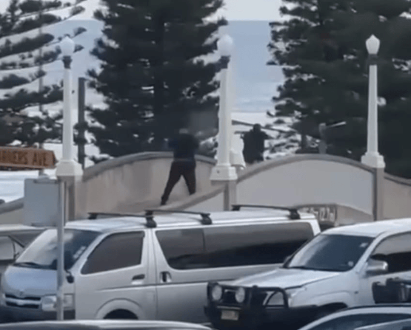 welcome皇冠注册_澳大利亚著名海滩发生枪击事件welcome皇冠注册，两人被捕