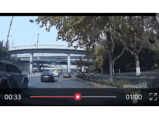 皇冠信用在线注册_小米SU7行驶中被突然变道的面包车“挤”进绿化带皇冠信用在线注册，撞上桥墩，车头损毁严重