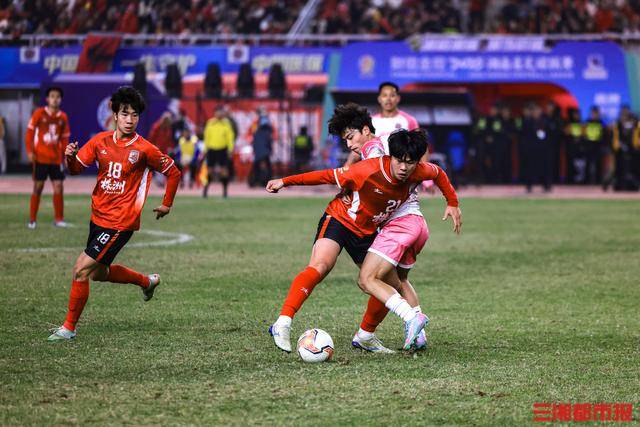 皇冠APP_太刺激皇冠APP！湘超两场半决赛均上演点球大战 “黑马”永州队将与“粉色闪电”常德队最终对决