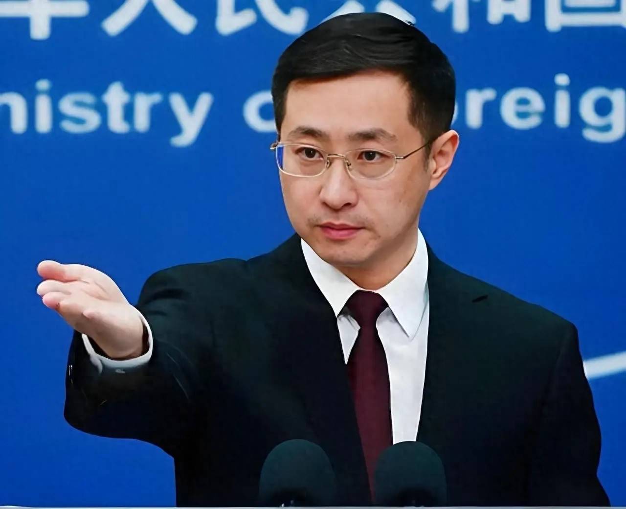 谢周三 vs 布里斯托城
_泽连斯基破翻脸比翻书快谢周三 vs 布里斯托城
,乌克兰即将发出新制裁令,包括中国公民?中方措辞严厉