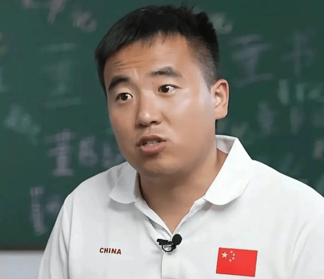 北昆士兰牛仔vs布裏斯班野马
_“蹭饭书记”卸任北昆士兰牛仔vs布裏斯班野马
,村民都哭了……