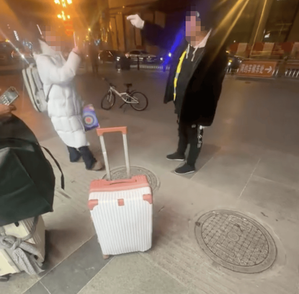 川崎前锋vs町田泽维亚
_无业男子叫嚣“我给你们扬了”川崎前锋vs町田泽维亚
,长春警方:拘留!