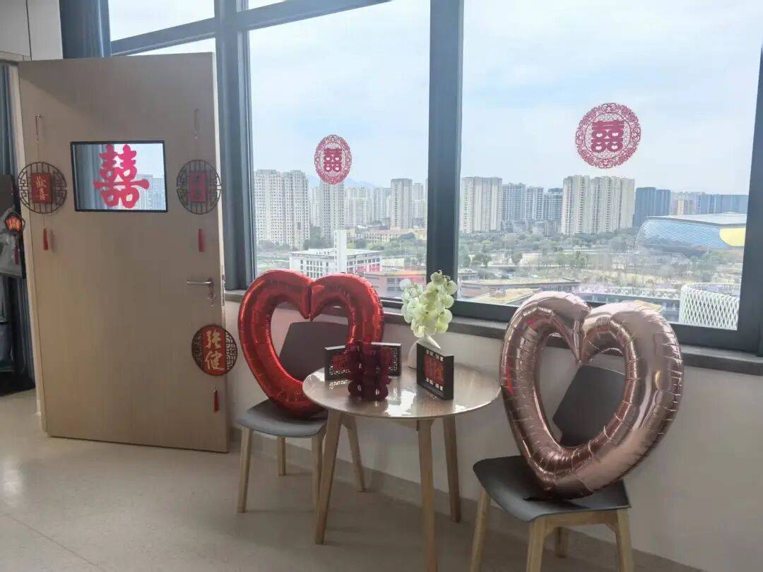 格里姆斯比vs曼联
_杭州小夫妻新婚当天进了病房!这个“婚庆团队”格里姆斯比vs曼联
,服了……