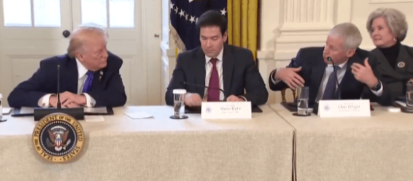 皇冠网址
_特朗普直接把纸条内容念出来了皇冠网址
,鲁比奥快“碎”了…