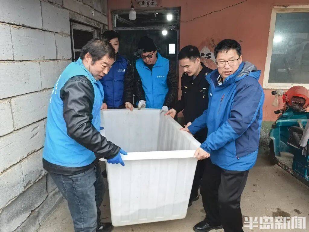 信用网如何申请_神奇!青岛渔民出海捕到一条怪鱼信用网如何申请,身价昂贵!