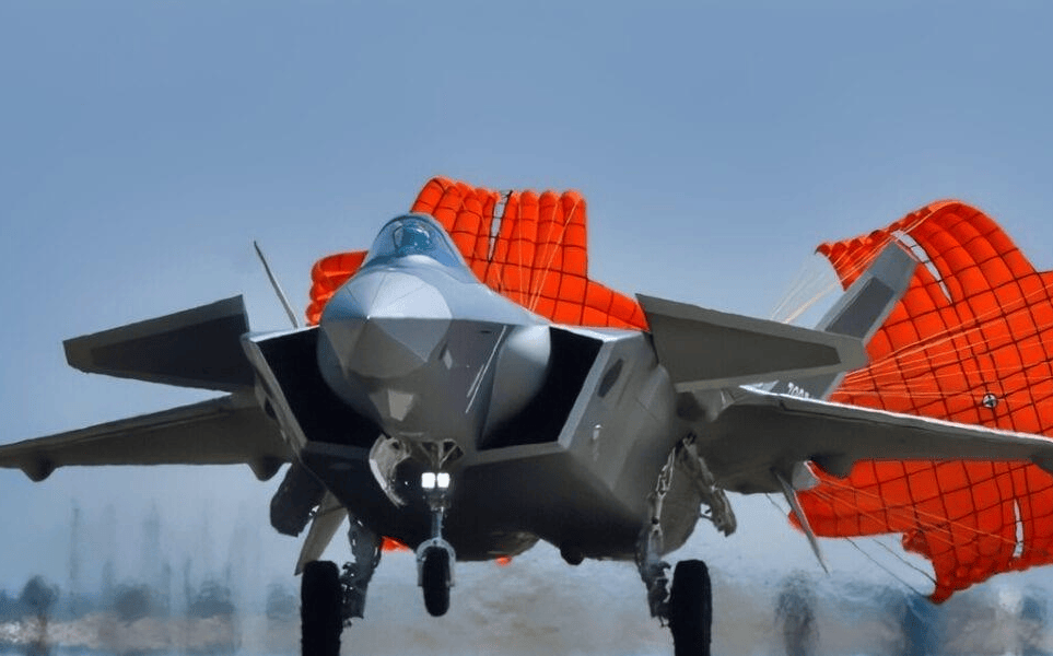 如何代理皇冠信用盘_伊朗还没投降如何代理皇冠信用盘，美媒就迫不及待宣布：F22和F35“领先”歼20和歼35