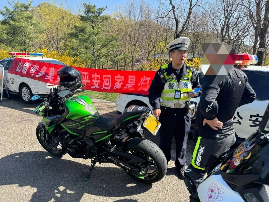 皇冠信用网在哪里开通_2个多小时皇冠信用网在哪里开通,北京交警拦停六七十辆摩托车