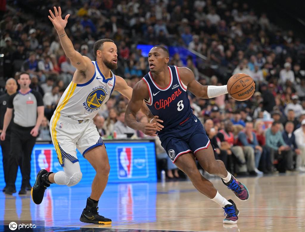 皇冠mos077
_库里35分伦纳德21+7 勇士逆转快船将与太阳争季后赛名额